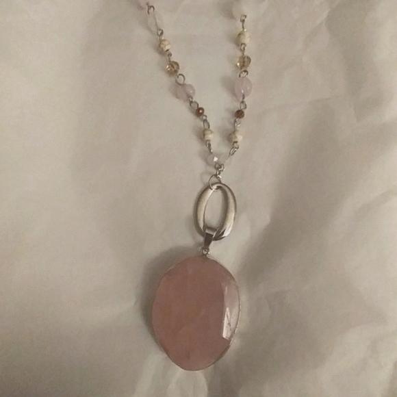 NEW Beautiful Semi Precious Pink Stone Necklace - Picture 2 of 4